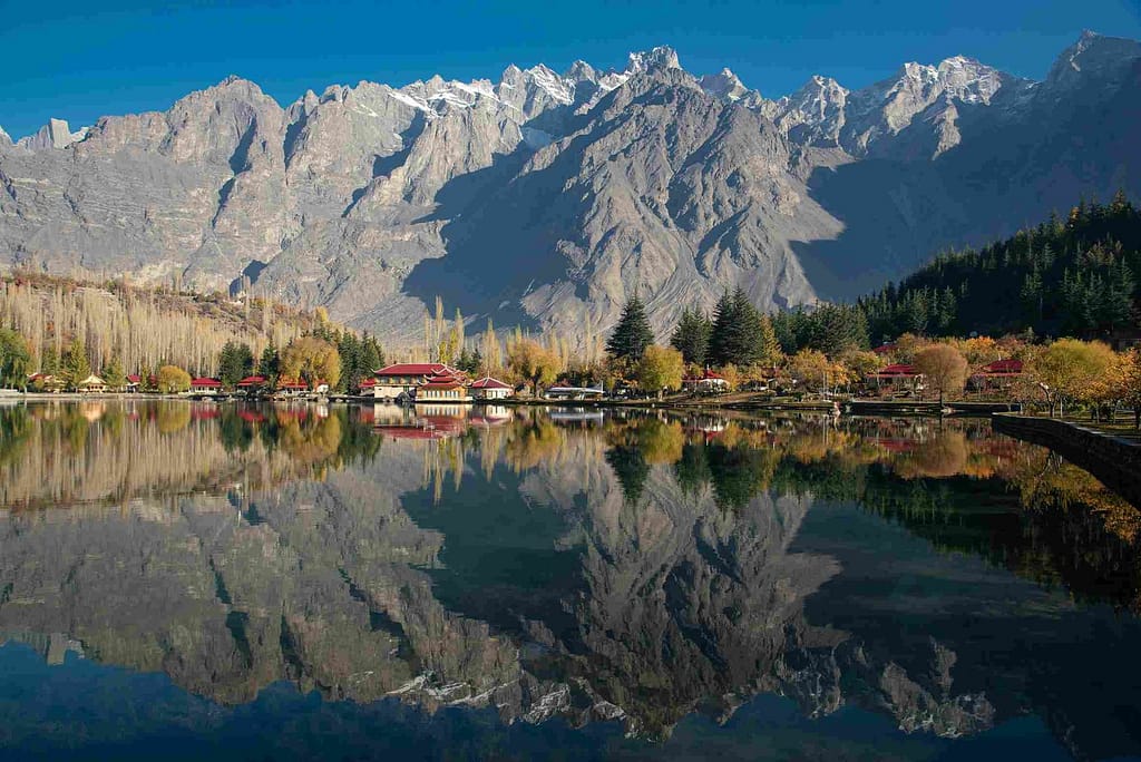 shangrilla lake skardu